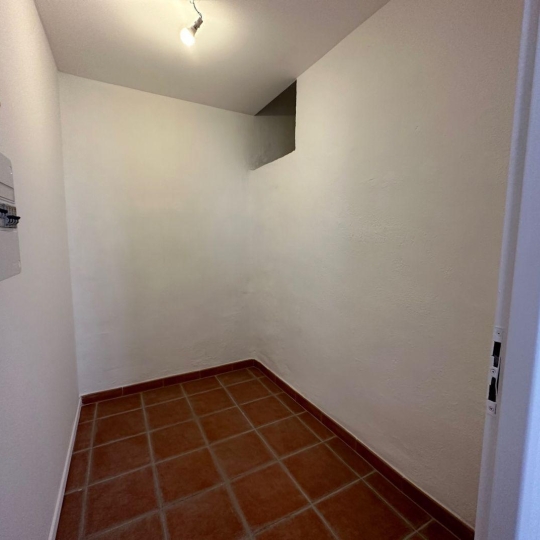  Annonces MARSEILLE 5EME : Apartment | MARSEILLE (13005) | 28 m2 | 610 € 